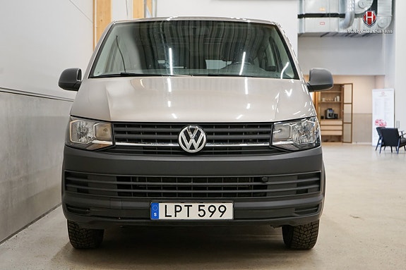 Volkswagen Caravelle 5 of 5