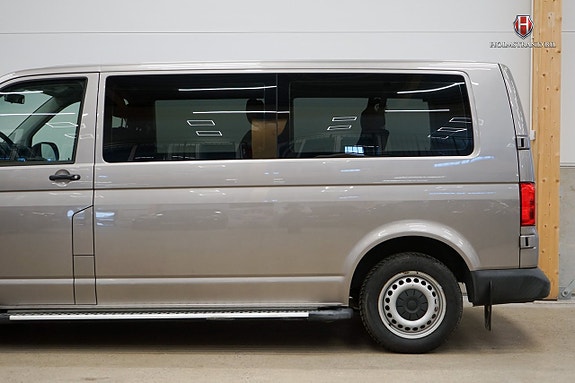 Volkswagen Caravelle 7 of 16