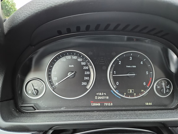 BMW 520d 3 of 5