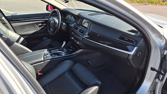 BMW 520d 2 of 5