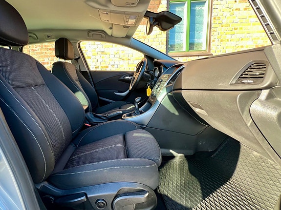 Opel Astra 10 of 15