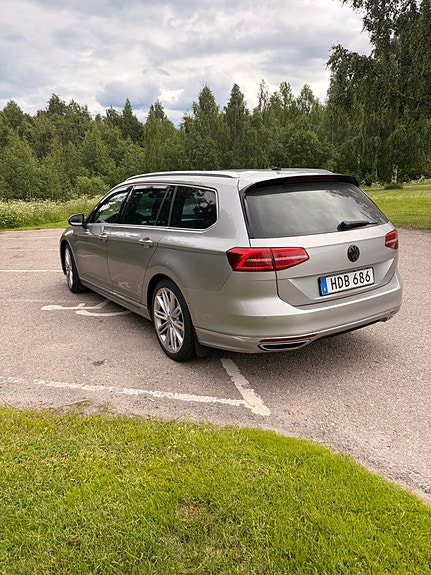 Volkswagen Passat 2 of 4