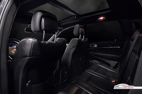 Jeep Grand Cherokee 12 of 18