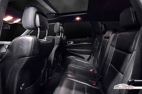 Jeep Grand Cherokee 14 of 18