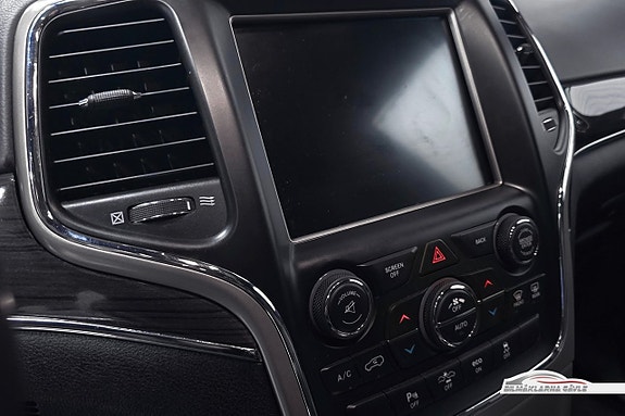 Jeep Grand Cherokee 16 of 18