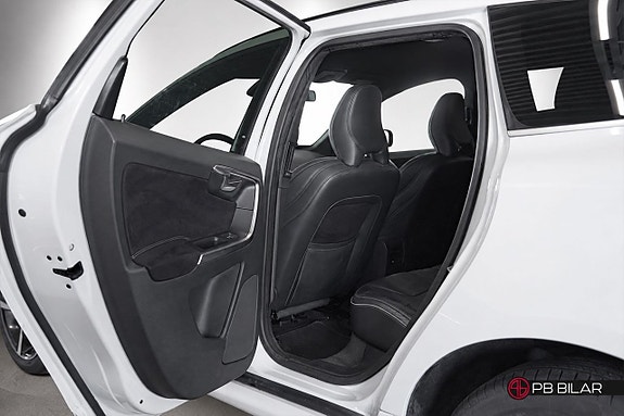 Volvo XC60 11 of 25