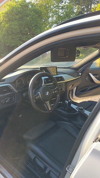 BMW 320d 4 of 5
