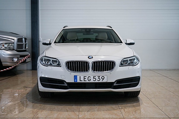 BMW 520d 2 of 5
