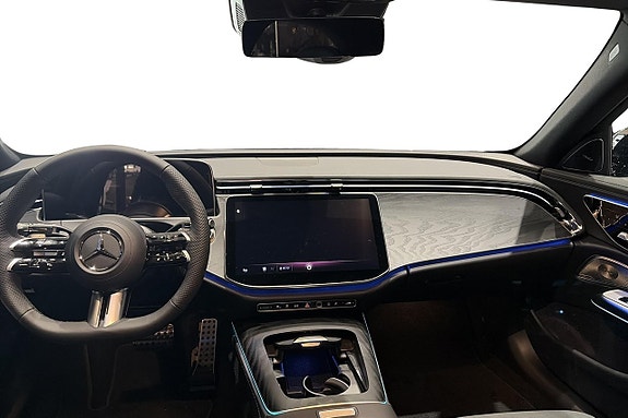 Mercedes-Benz E300 de 8 of 11