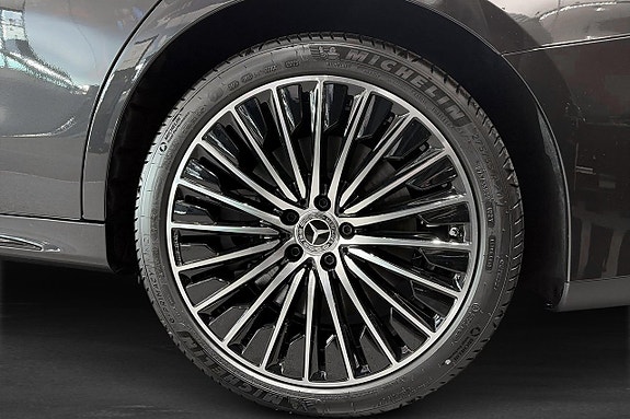 Mercedes-Benz E300 de 5 of 11