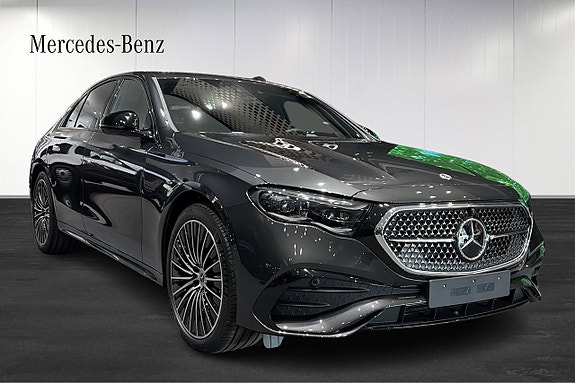 Mercedes-Benz E300 de 2 of 11