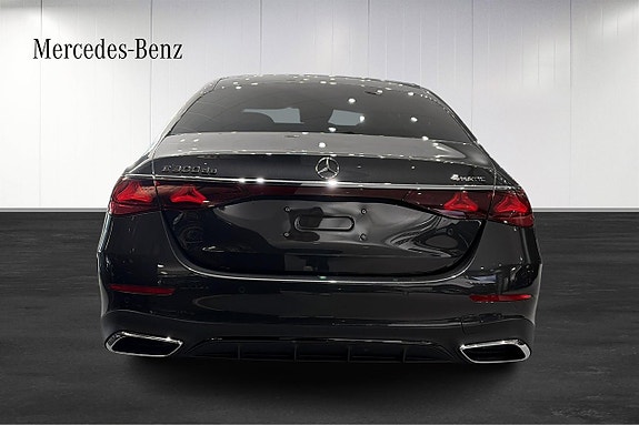 Mercedes-Benz E300 de 3 of 11