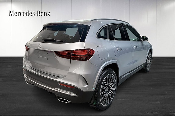 Mercedes-Benz GLA250 e 4 of 12