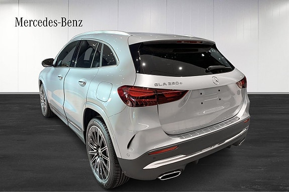 Mercedes-Benz GLA250 e 3 of 12