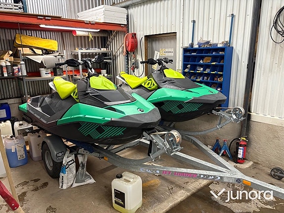 Vattenskoter - Sea-Doo Spark Trixx 2 st med trailer