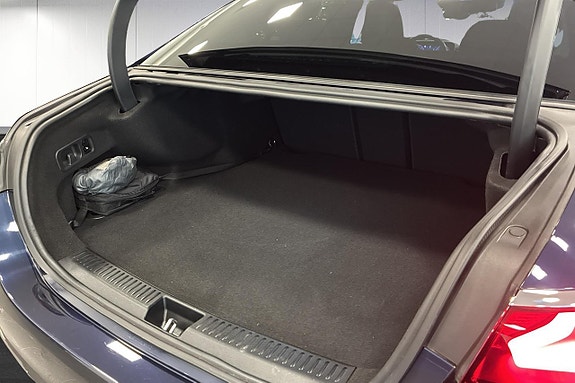 Mercedes-Benz E300 e 13 of 28