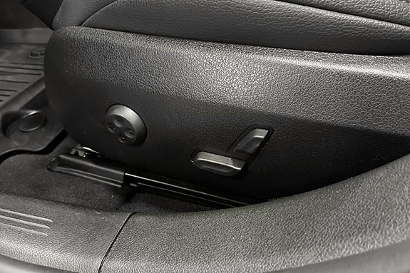 Mercedes-Benz E300 e 16 of 28