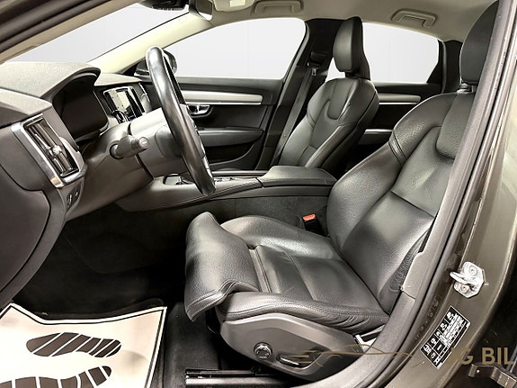 Volvo S90 15 of 26