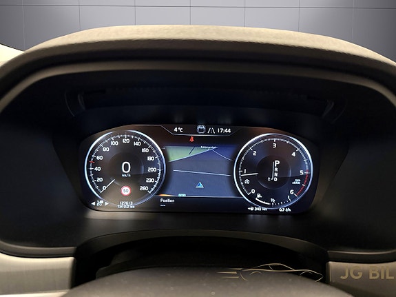 Volvo S90 18 of 26