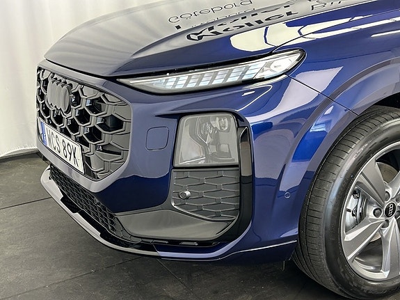 Audi Q3 3 of 5