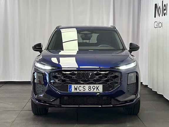 Audi Q3 2 of 5