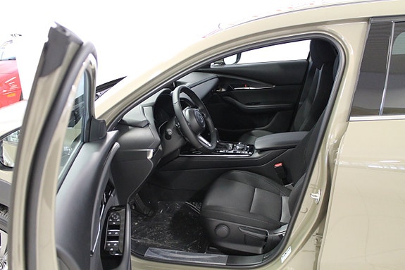 Mazda CX-30 8 of 9