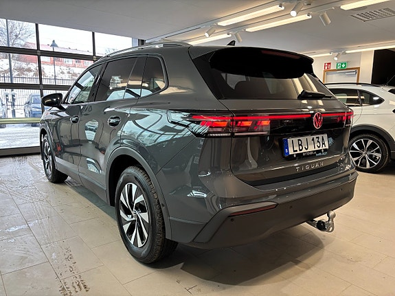 Volkswagen Tiguan 7 of 25