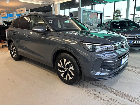 Volkswagen Tiguan 3 of 25