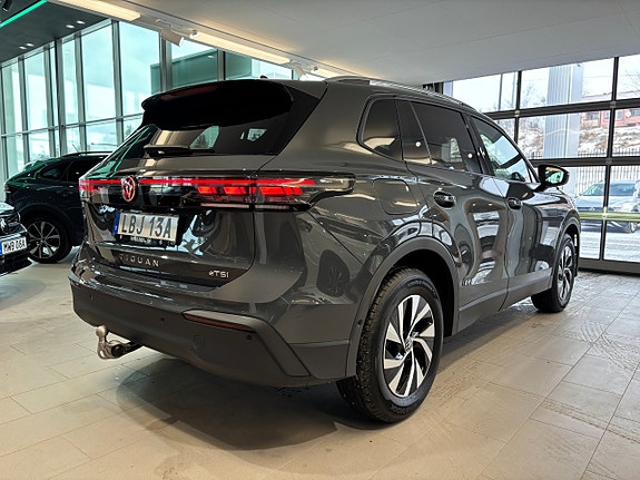Volkswagen Tiguan 4 of 25