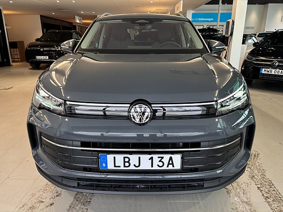 Volkswagen Tiguan 2 of 25