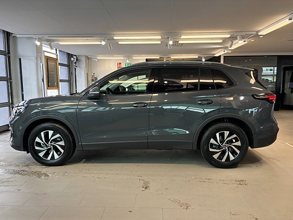 Volkswagen Tiguan 8 of 25