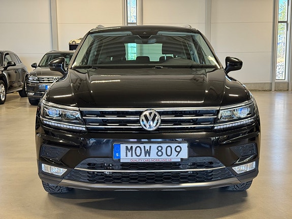 Volkswagen Tiguan 2 of 5