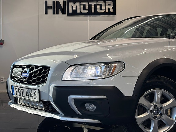 Volvo XC70 2 of 5