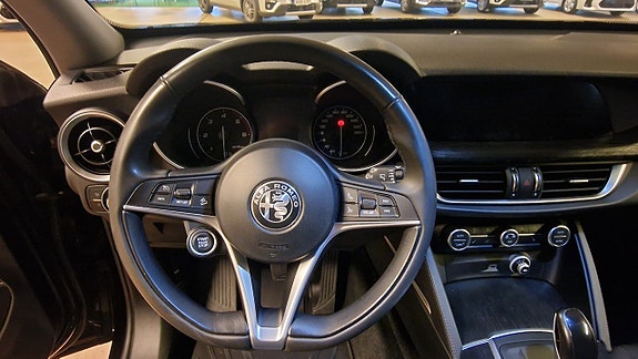 Alfa Romeo Stelvio 8 of 8