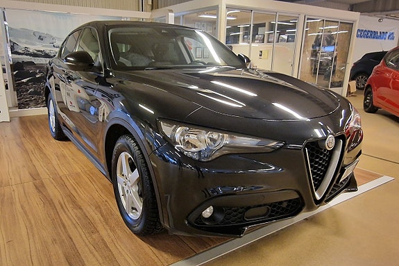 Alfa Romeo Stelvio 6 of 8