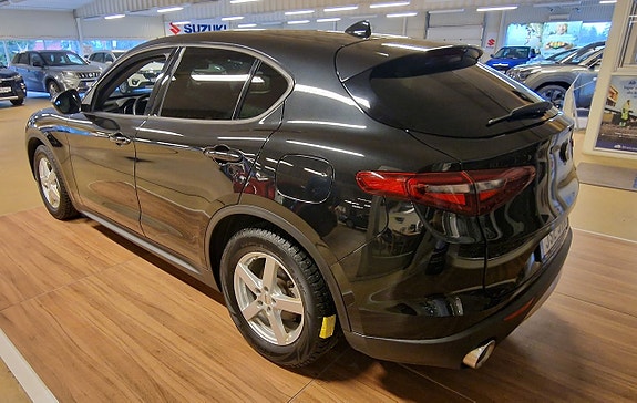 Alfa Romeo Stelvio 3 of 5
