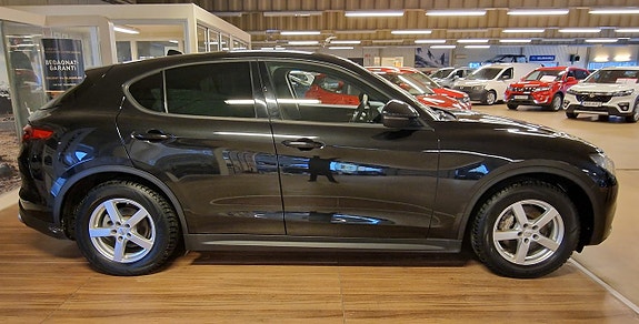 Alfa Romeo Stelvio 5 of 5