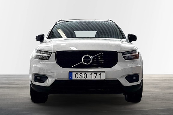 Volvo XC40 2 of 23