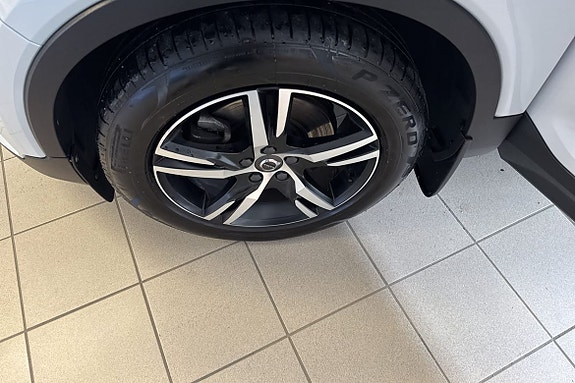 Volvo XC40 11 of 23