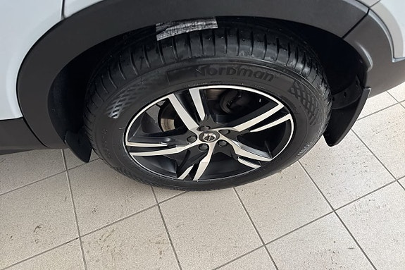 Volvo XC40 12 of 23