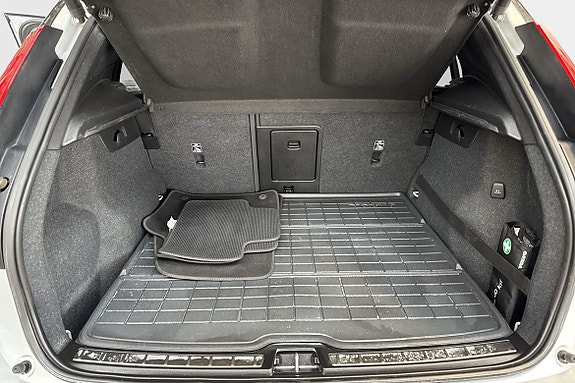 Volvo XC40 8 of 23