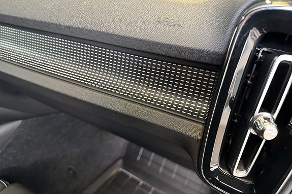 Volvo XC40 23 of 23