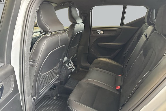 Volvo XC40 7 of 23