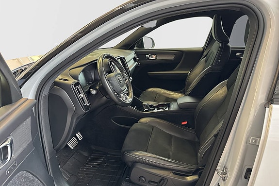 Volvo XC40 4 of 23