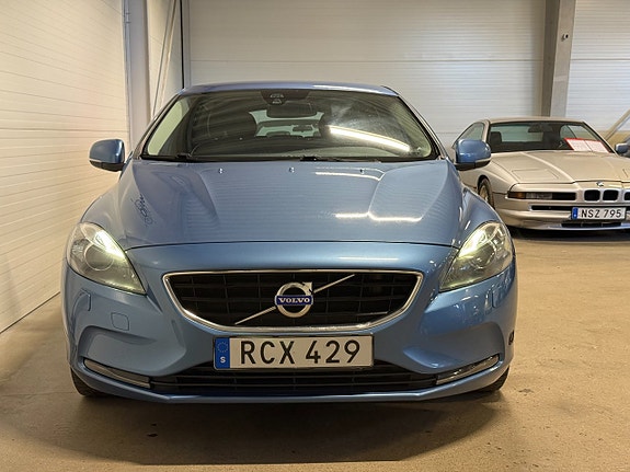 Volvo V40 13 of 19