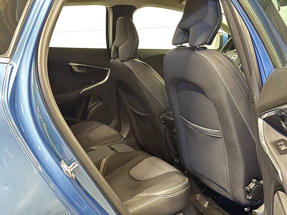 Volvo V40 17 of 19