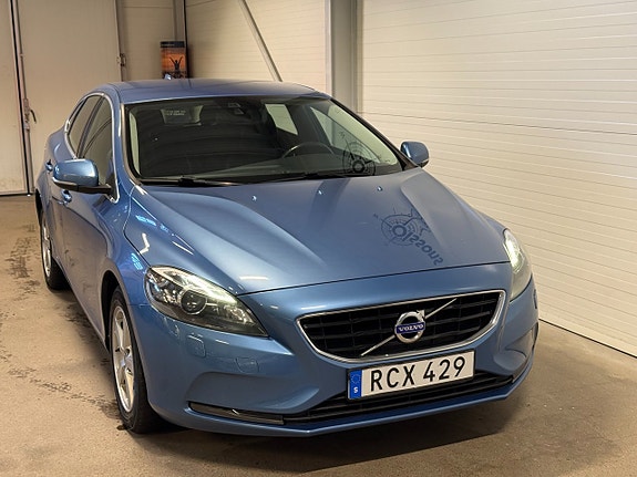 Volvo V40 12 of 19