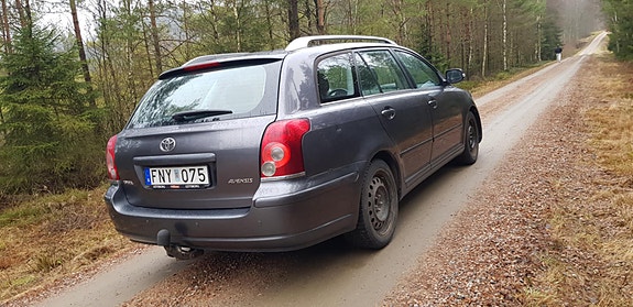 Toyota Avensis 4 of 4