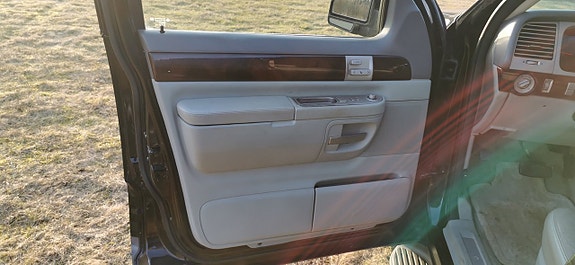 Lincoln Aviator 9 of 16