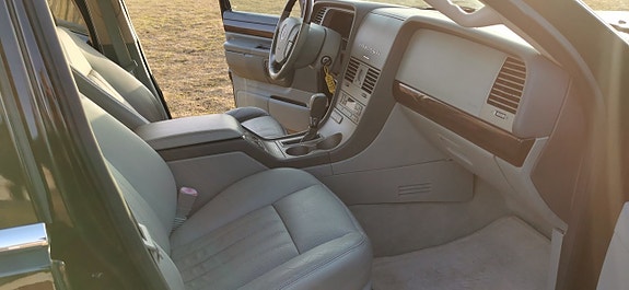 Lincoln Aviator 14 of 16